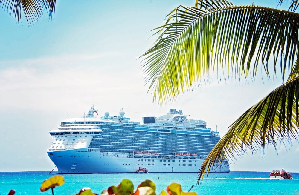 massive-cruise-liner-ship-anchored-in-the-bahamas-2024-10-18-08-14-18-utc